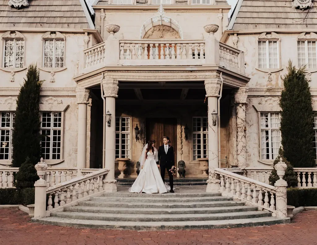 Utah Wedding Venues Paired with Wedding Dresses. Mobile Image