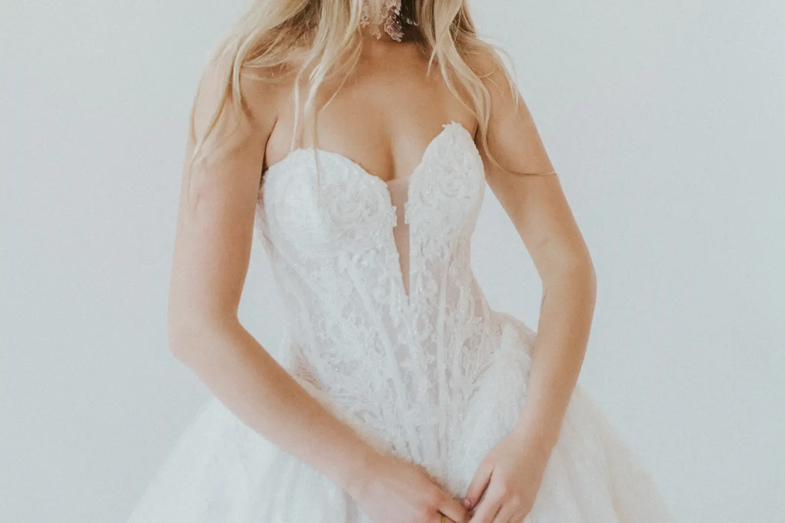 How to Know When a Wedding Dress is "The One". Mobile Image