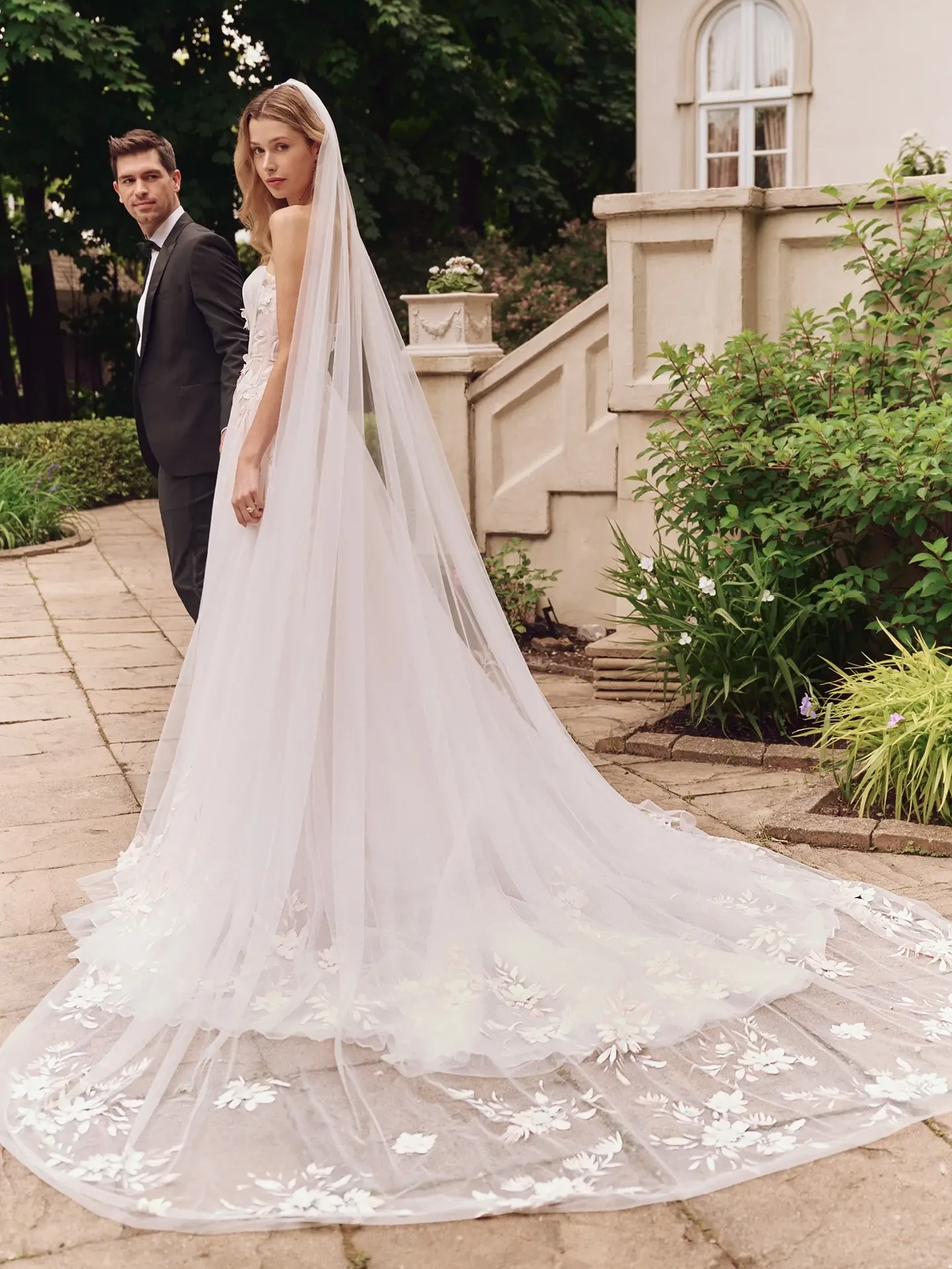 Wedding Veils that WOW. Desktop Image