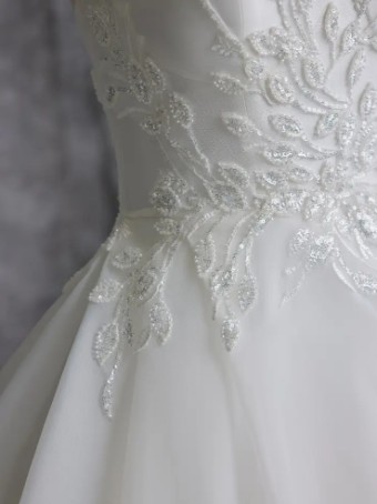 Sottero and Midgley 140069 #4 Ivory (Natural Illusion) thumbnail