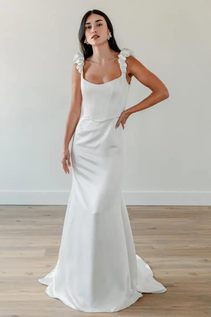 Fantasy Bridal▫Utah📌SLC  Wedding dresses for Mid-size brides