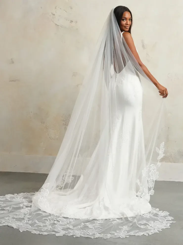 Maggie Sottero Veils Veils | Fantasy Bridal display picture 1