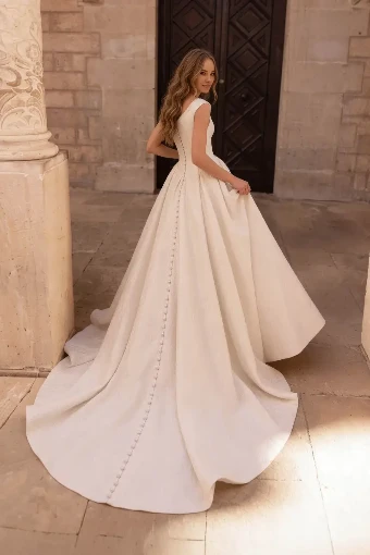 Monica Loretti 147702 #2 default Ivory thumbnail